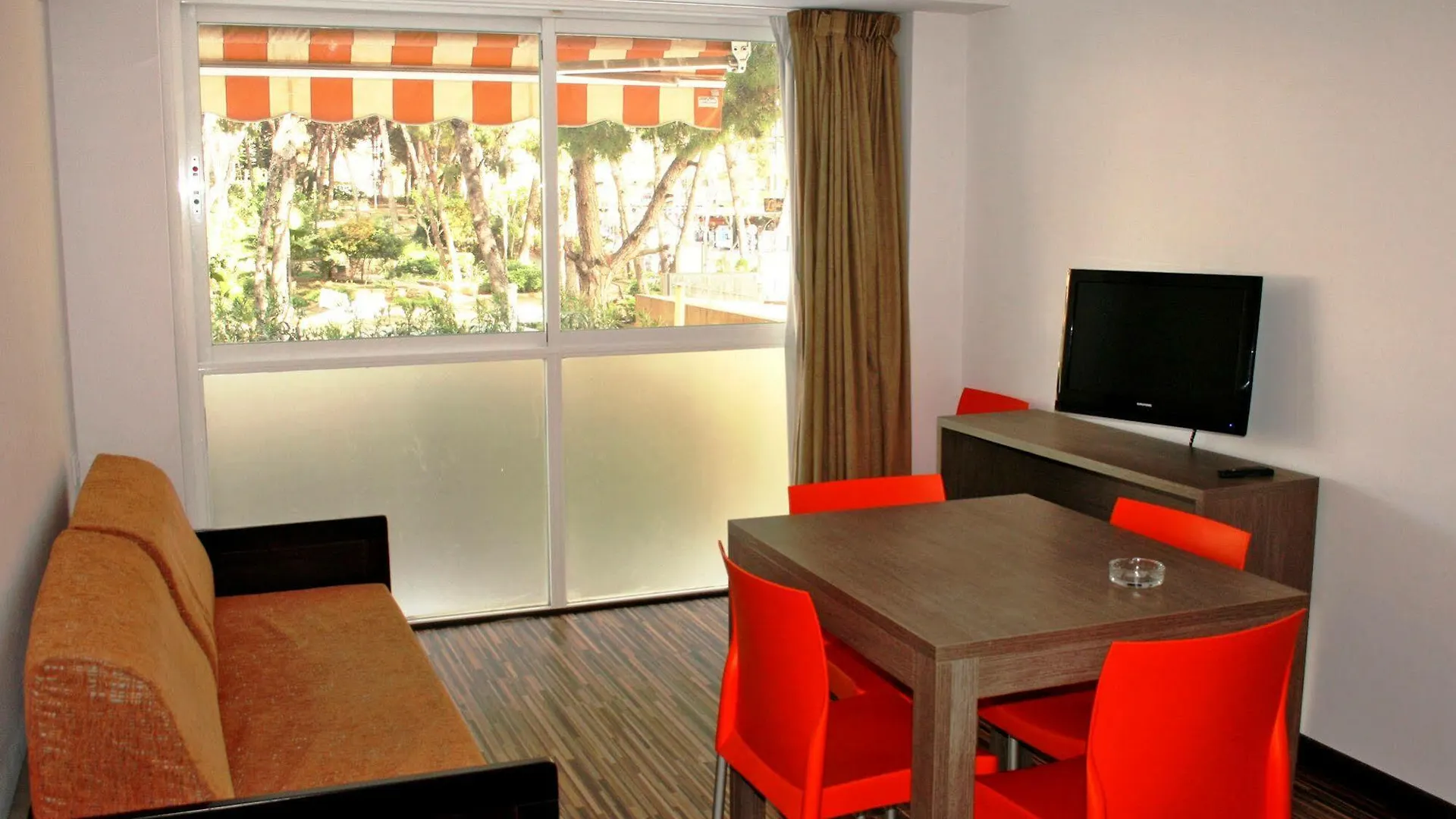 Apartamentos Park Suites Salou Hotel