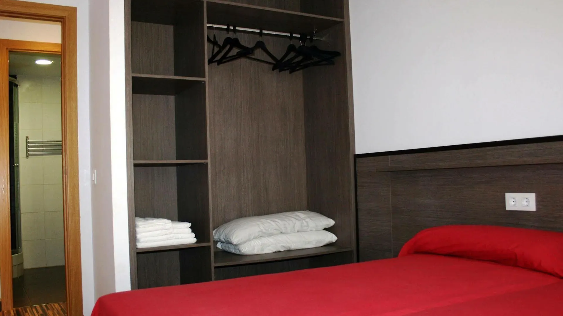 Apartamentos Park Suites サロウ 3*,  スペイン