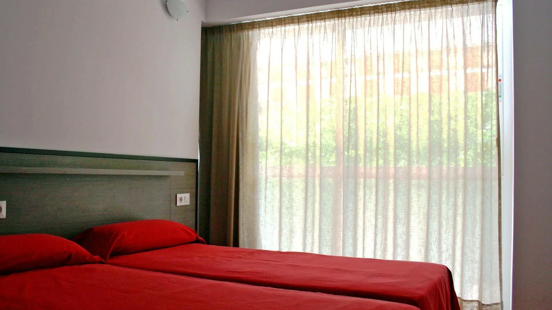 Apartamentos Park Suites サロウ